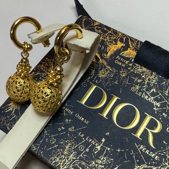 RARE DIOR Gold Victorian Etruscan Filagree  Dangle Drop Earrrings - Picture 4 of 17